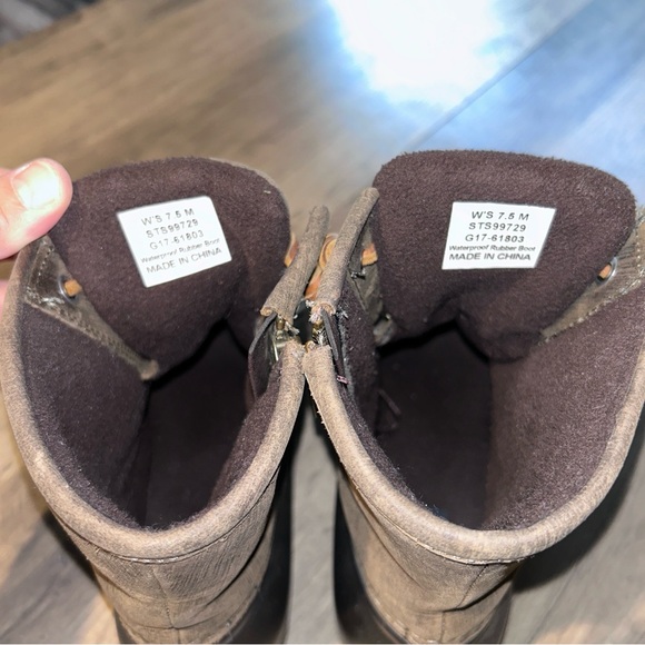 Sperry Duck Boots. Worn a handful of times. Great condition. - Picture 3 of 5